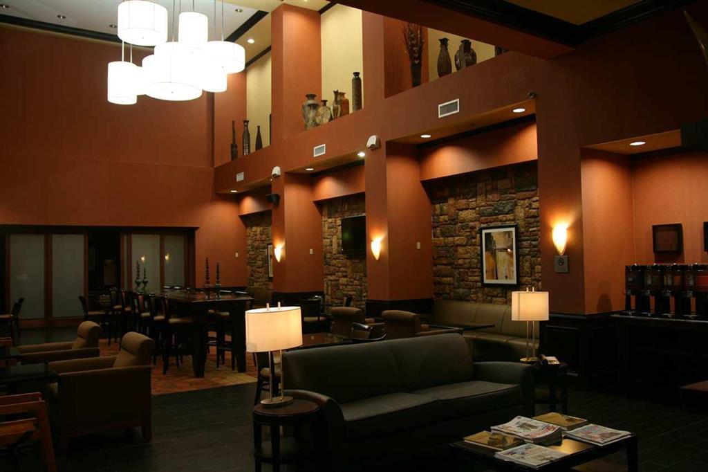 Hampton Inn & Suites Mission Interior photo